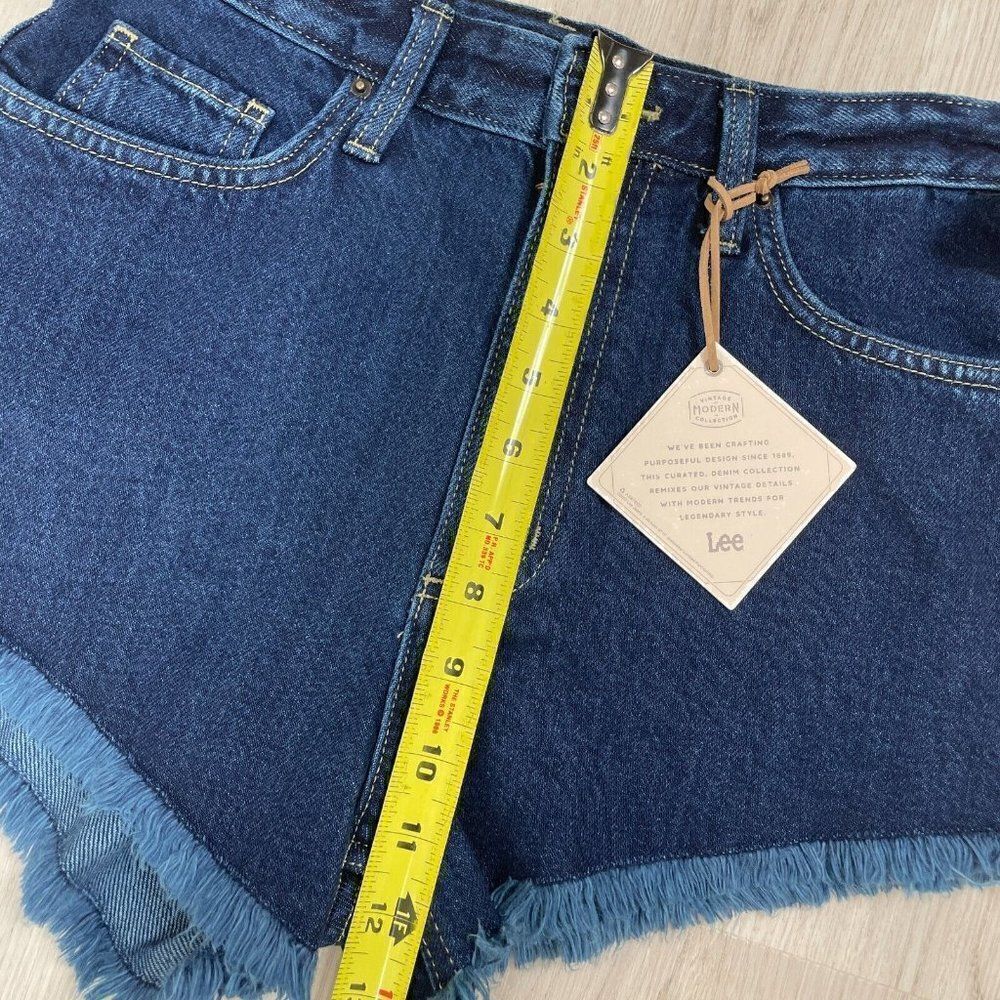 Lee High Rise Cut Off Shorts Womens 26‎ Blue Medium Wash Denim Vintage Modern - Picture 8 of 9
